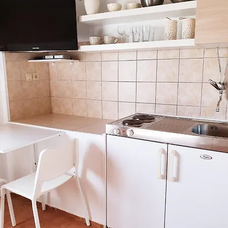 Cozy With Private Terrace Barac Apartament *