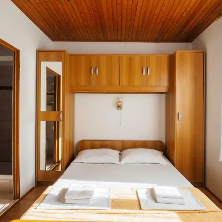 Cozy With Private Terrace Barac Crikvenica